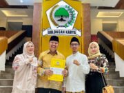 Iwan Saputra – Dede Muksit Aly Giliran Dapatkan SK DPP Golkar untuk Pilkada Kabupaten Tasikmalaya Iwan Saputra - Dede Muksit - SK DPP Golkar