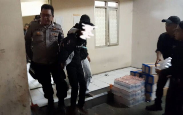 Pemuda di Tasikmalaya akan bunuh diri - 0 - radartasik pemuda di tasikmalaya akan bunuh diri