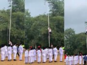 Sigap! Siswa di Tasikmalaya Panjat Tiang Bendera Saat Upacara 17 Agustus Siswa di Tasikmalaya