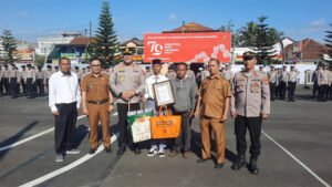panjat tiang bendera