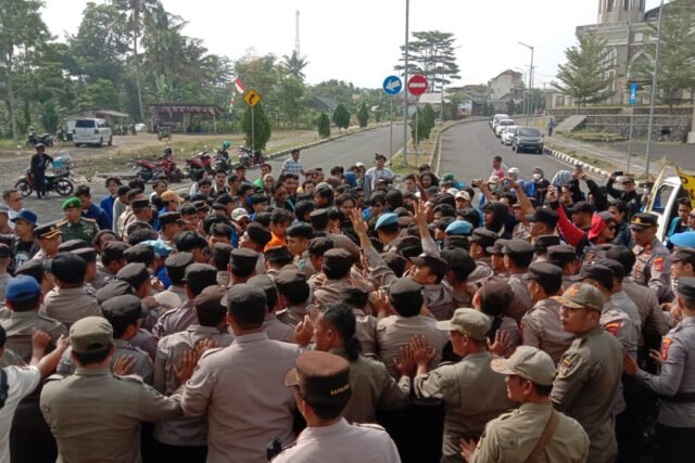 demo mahasiswa